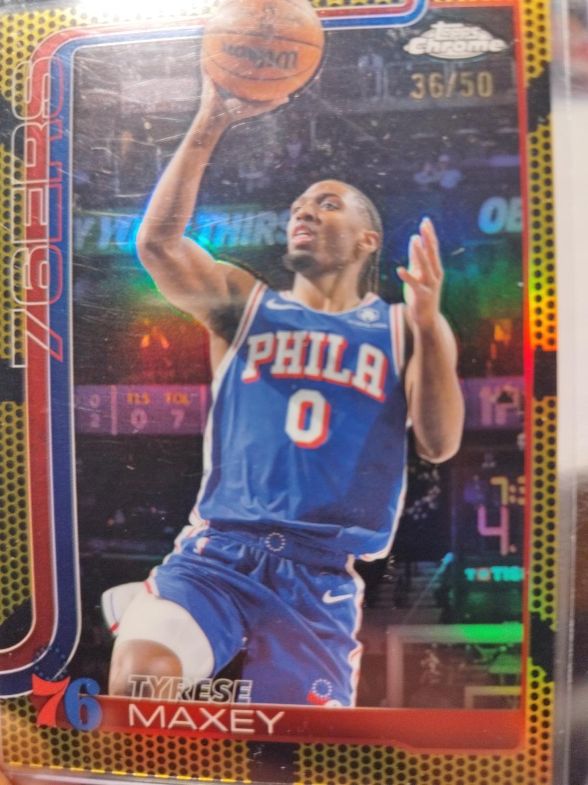 Tyrese Maxey [Gold Basketball Refractor] #185