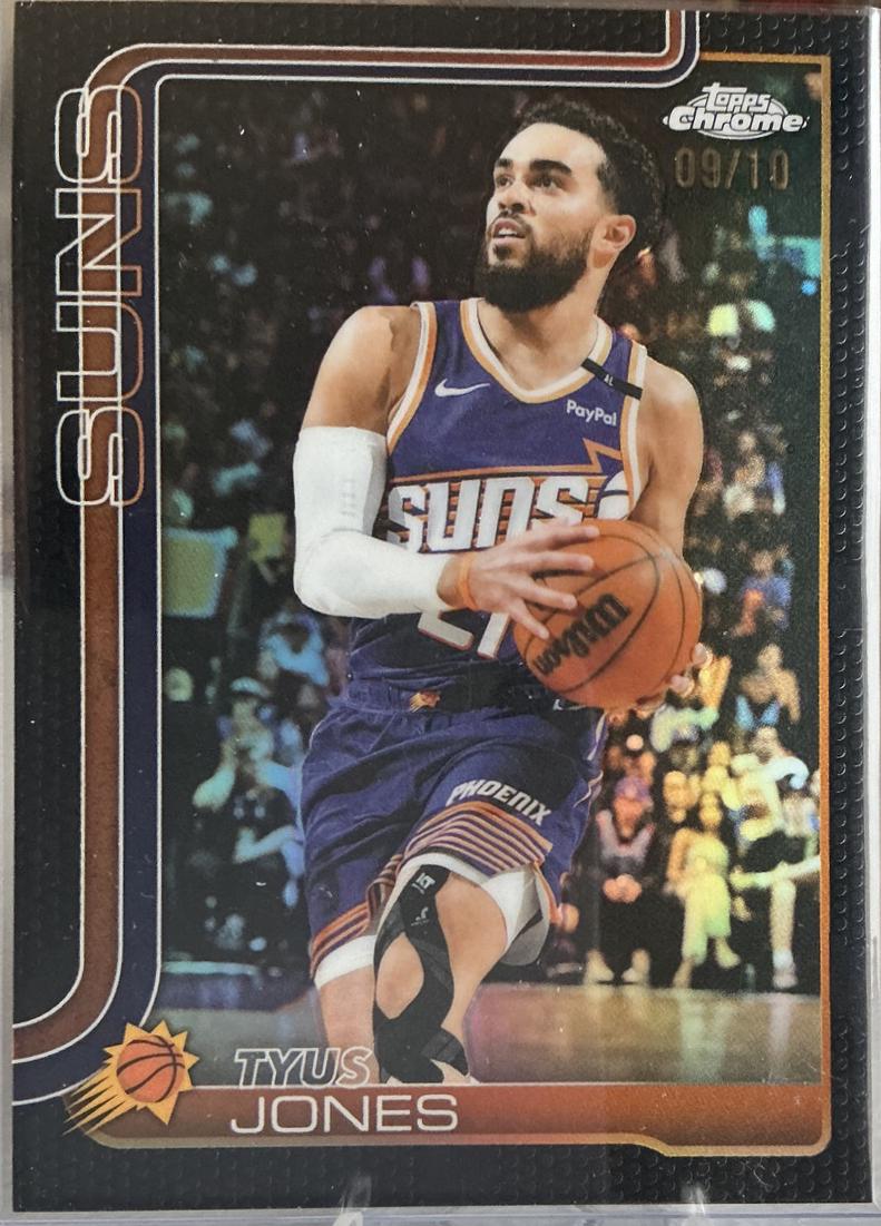 Tyus Jones [Black Basketball Refractor] #146