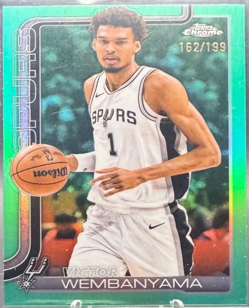 Victor Wembanyama [Aqua Refractor] #221