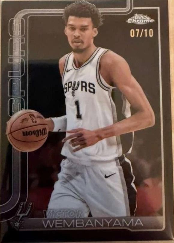 Victor Wembanyama [Black Refractor] #221
