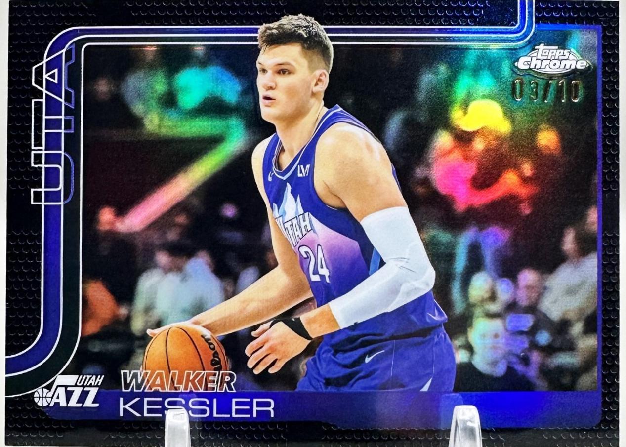 Walker Kessler [Black Basketball Refractor] #205