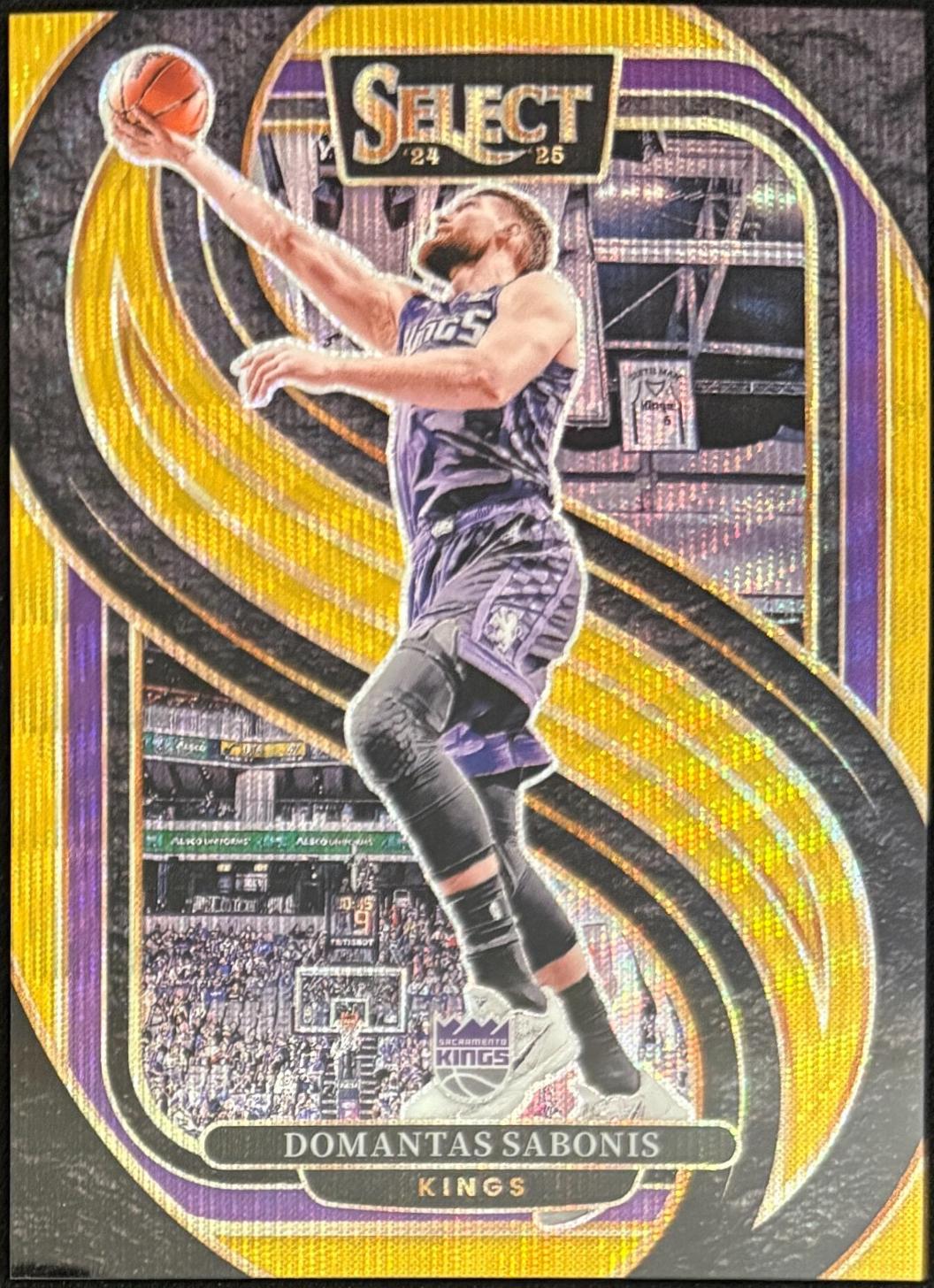 Domantas Sabonis [Gold Wave Prizm] #135