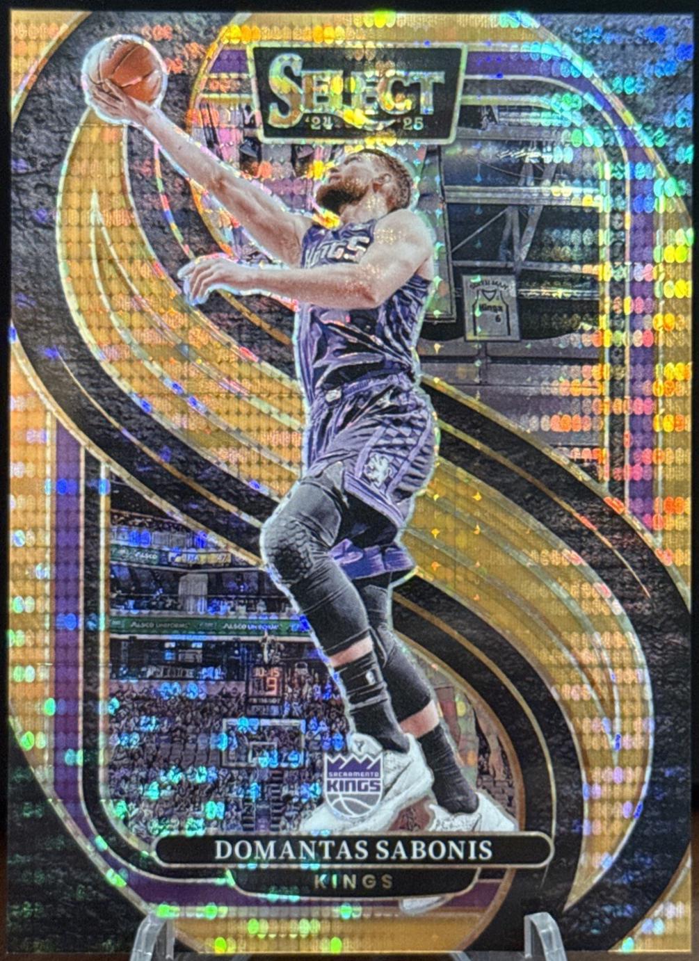 Domantas Sabonis [Neon Orange Pulsar Prizm] #135