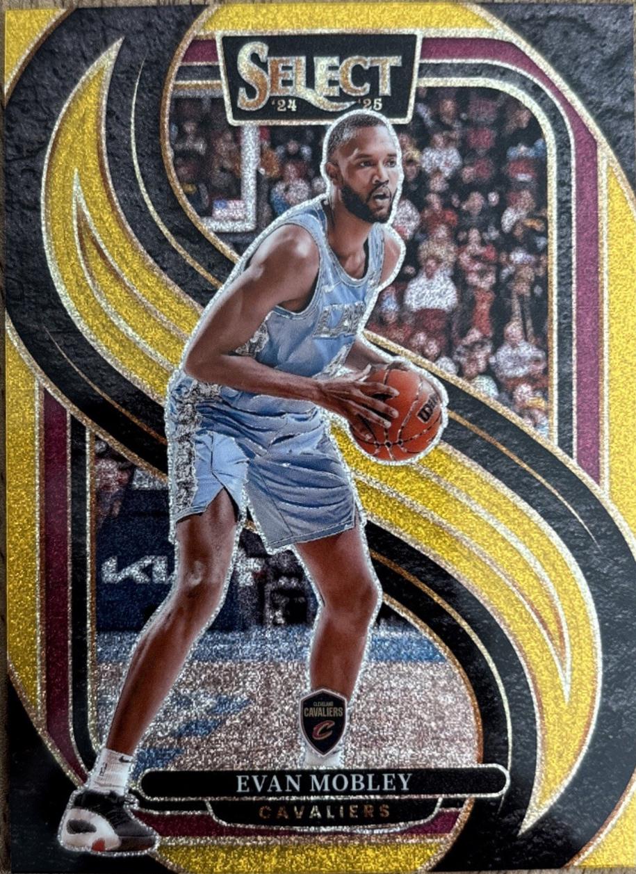 Evan Mobley [Gold Glitter Prizm] #112