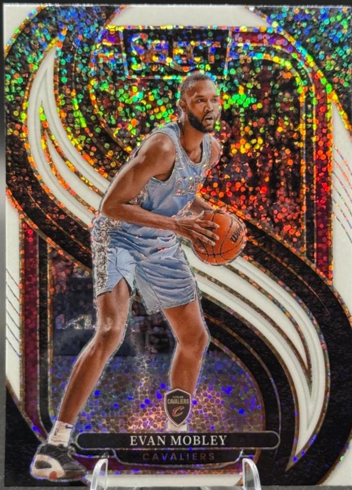 Evan Mobley [White Sparkle Prizm] #112