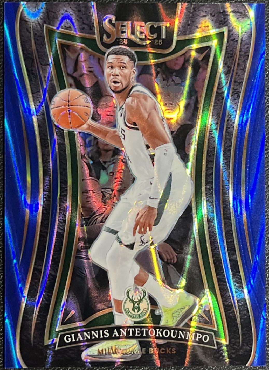 Giannis Antetokounmpo [Blue Flash Prizm] #326
