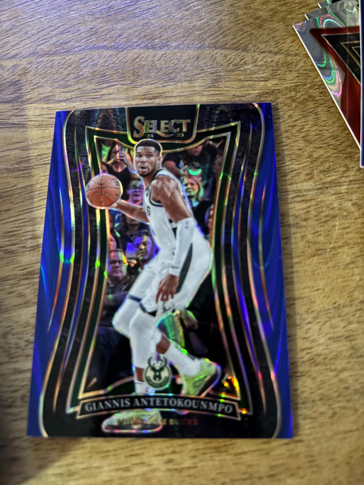 Giannis Antetokounmpo [Blue Tectonic Prizm] #326