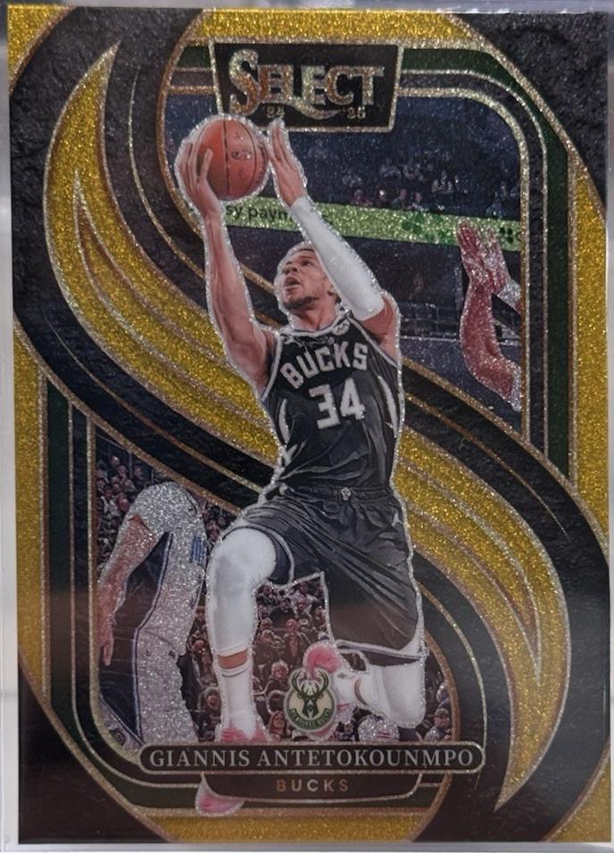 Giannis Antetokounmpo [Gold Glitter Prizm] #137