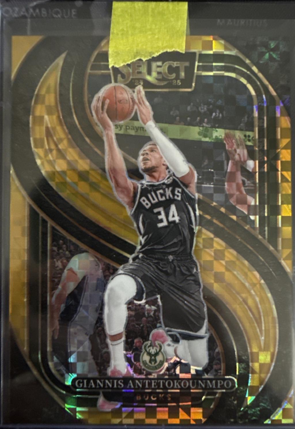 Giannis Antetokounmpo [Gold Prizm] #137