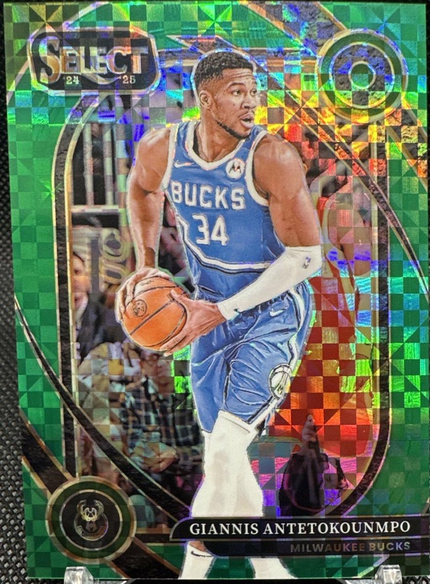 Giannis Antetokounmpo [Green Prizm] #235