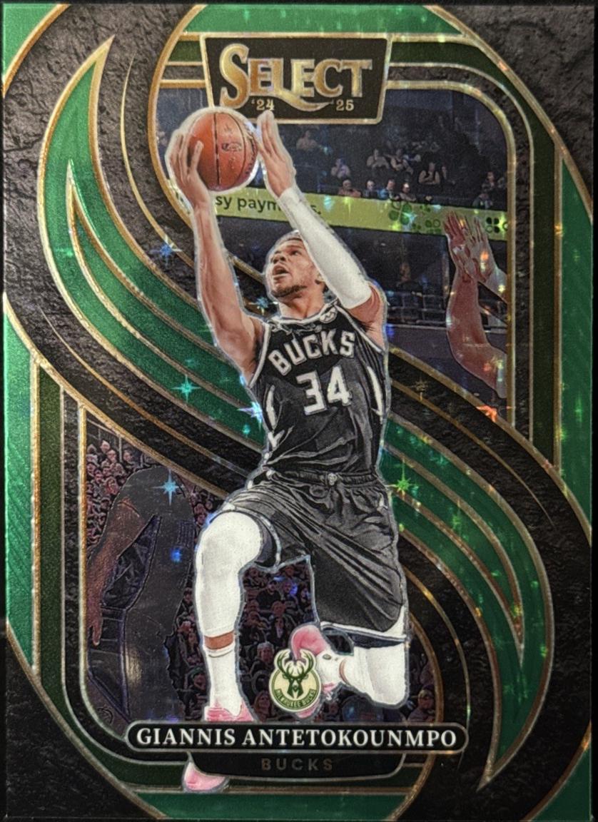 Giannis Antetokounmpo [Green Stars Prizm] #137