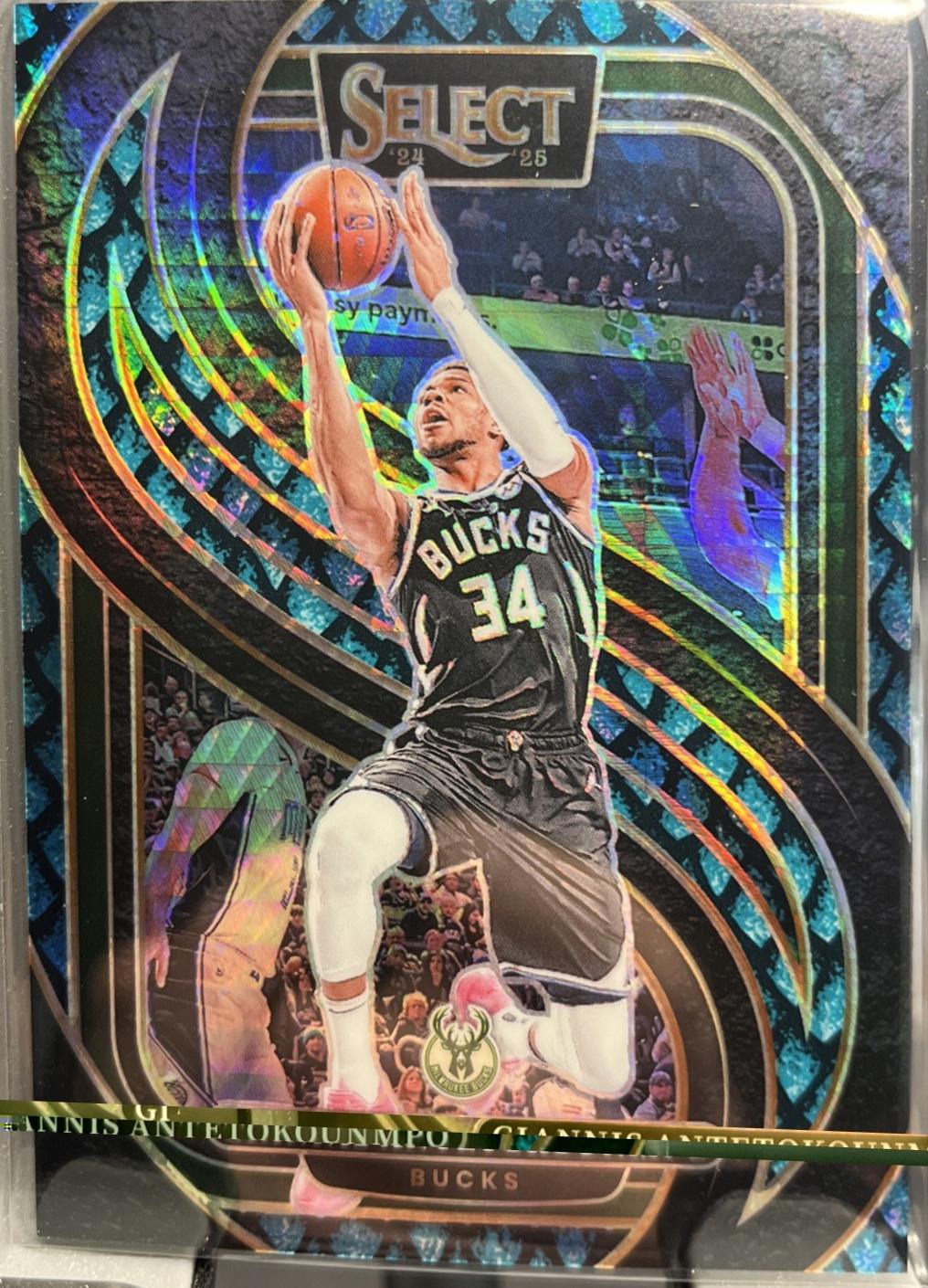 Giannis Antetokounmpo [Lucky Envelope Prizm] #137