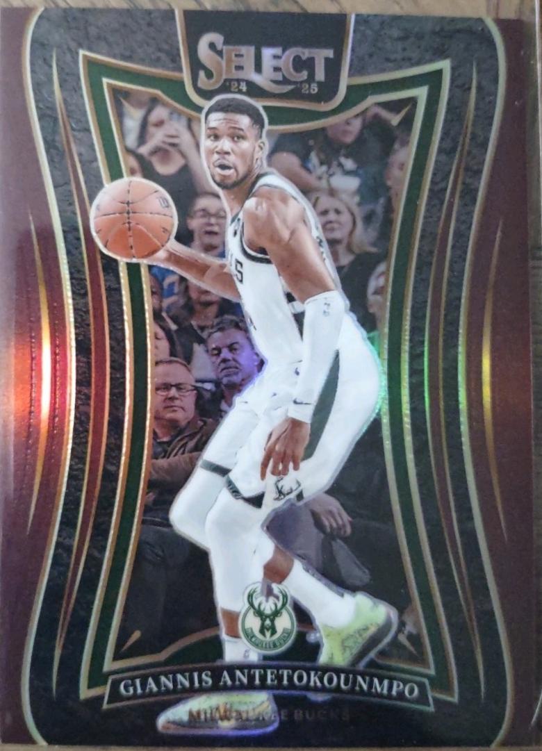 Giannis Antetokounmpo [Maroon Prizm] #326