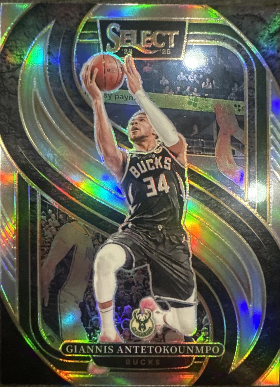 Giannis Antetokounmpo [Silver Prizm] #137
