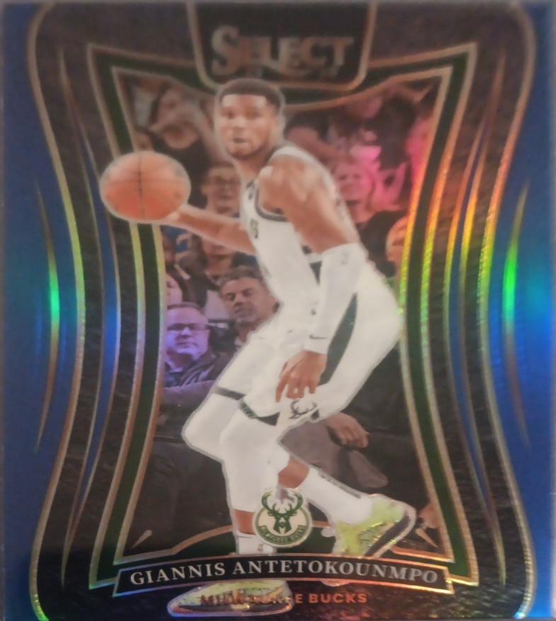 Giannis Antetokounmpo [Silver Prizm] #326
