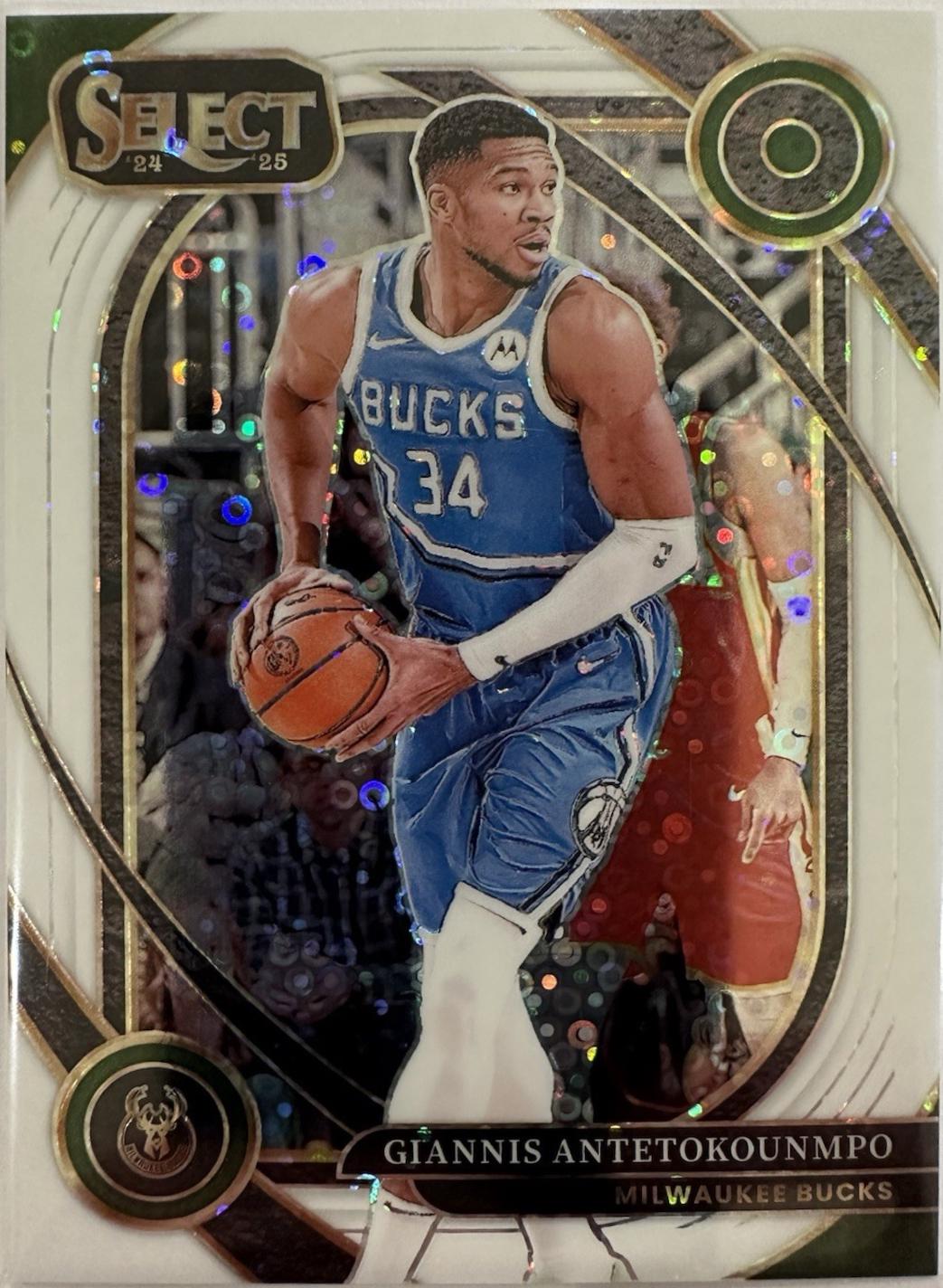Giannis Antetokounmpo [White Disco Prizm] #235