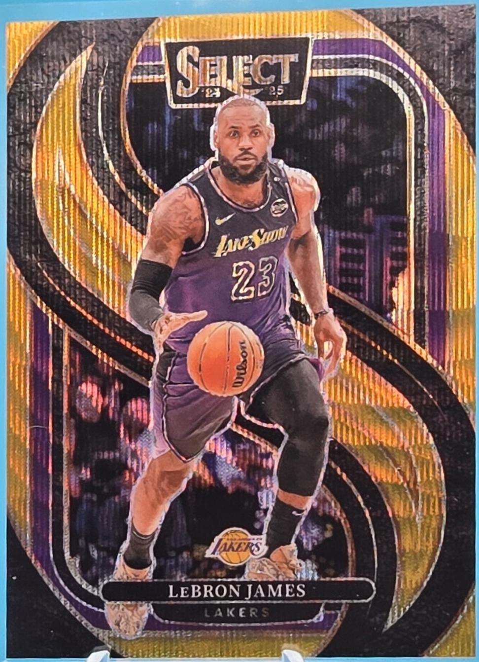 LeBron James [Gold Wave Prizm] #111