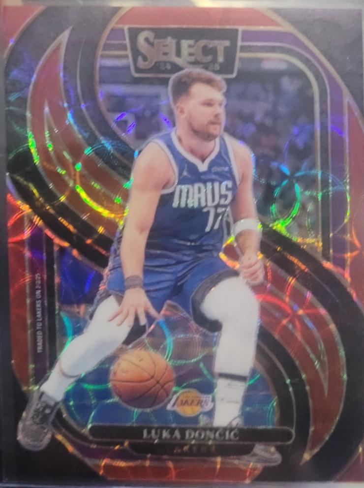 Luka Doncic [Red Scope Prizm] #141