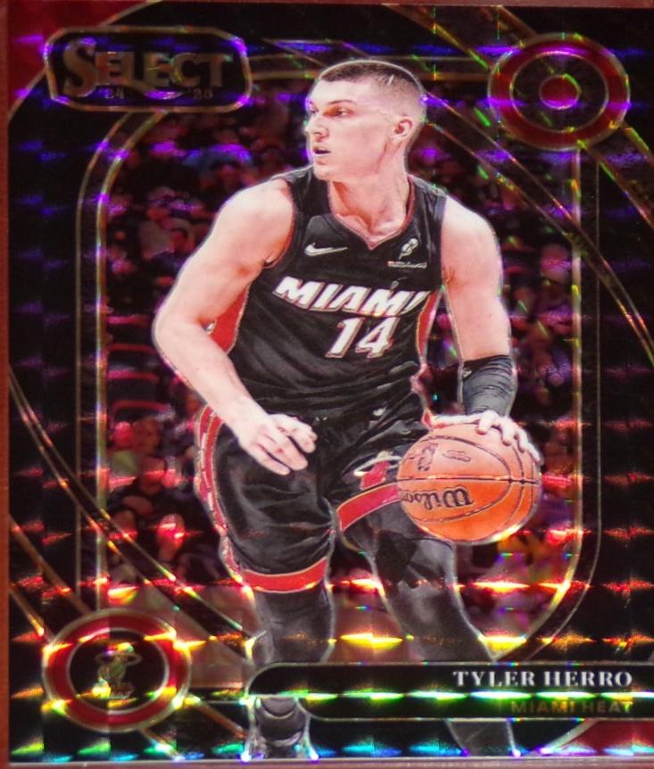 Tyler Herro [Black Finite Prizm] #218
