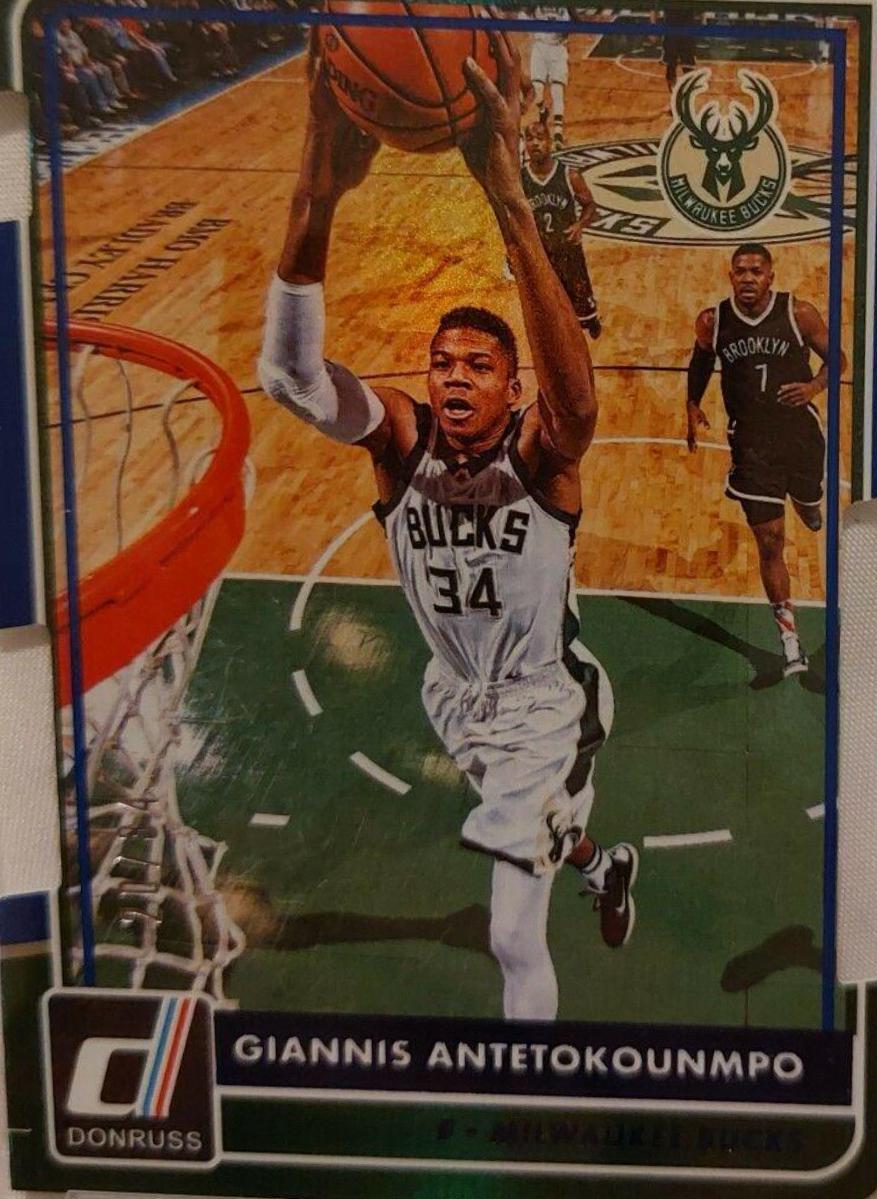 Giannis Antetokounmpo [Status Die Cut] #176