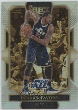 Derrick Favors [Silver Prizm] #233