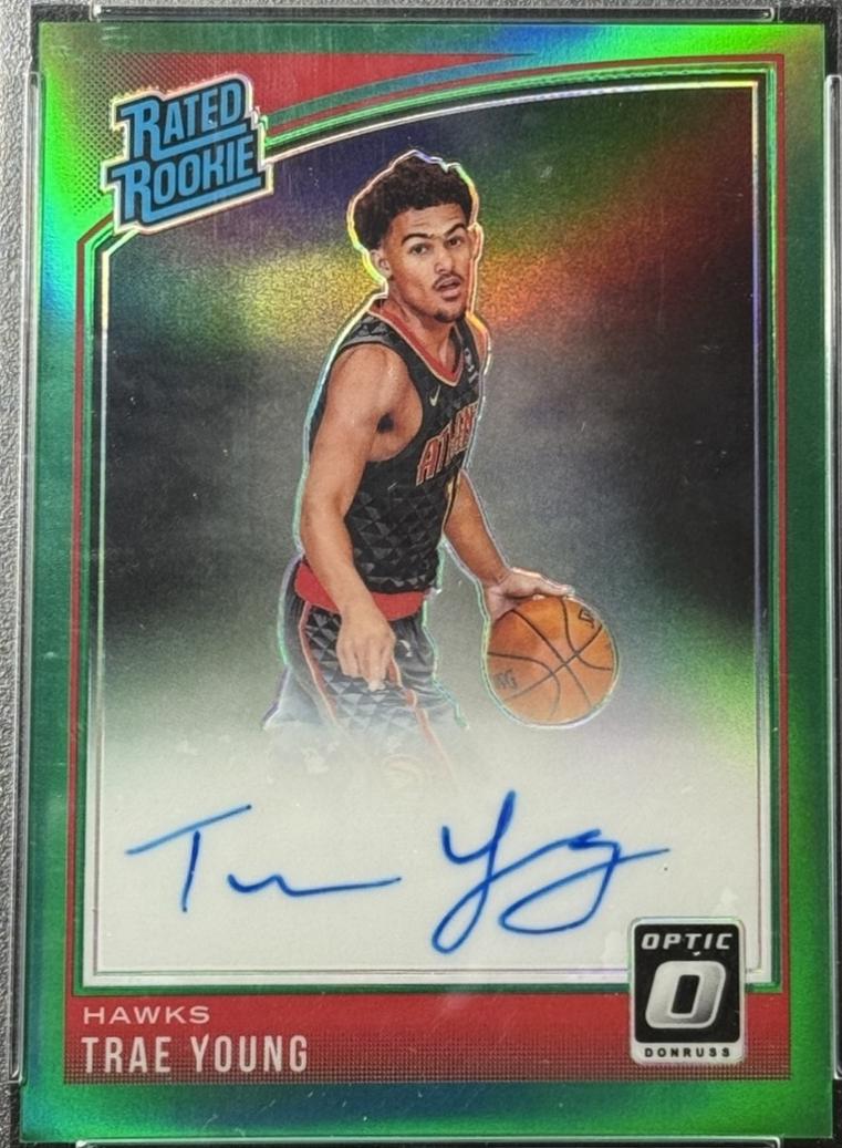 Trae Young [Autograph Green] #198