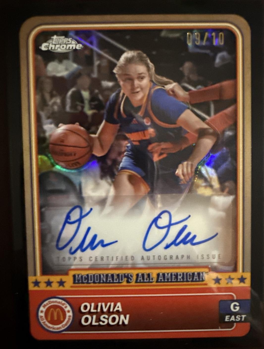 Olivia Olson [Black Autograph Refractor] #8