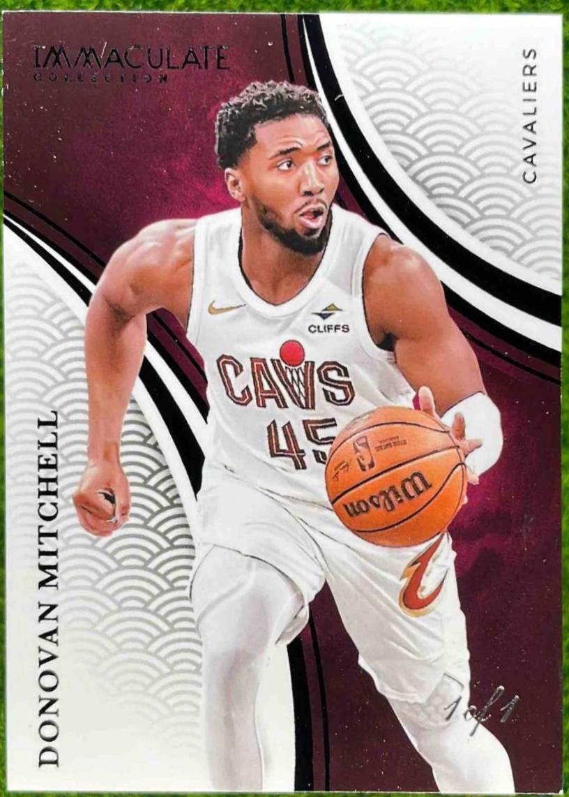 Donovan Mitchell [International Black] #11
