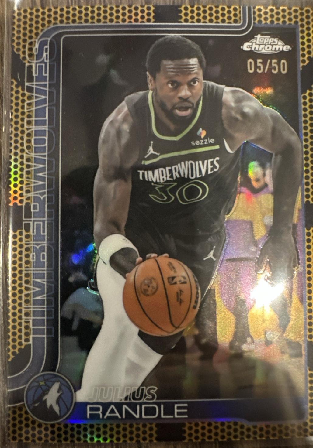 Julius Randle [Gold Basketball Refractor] #123