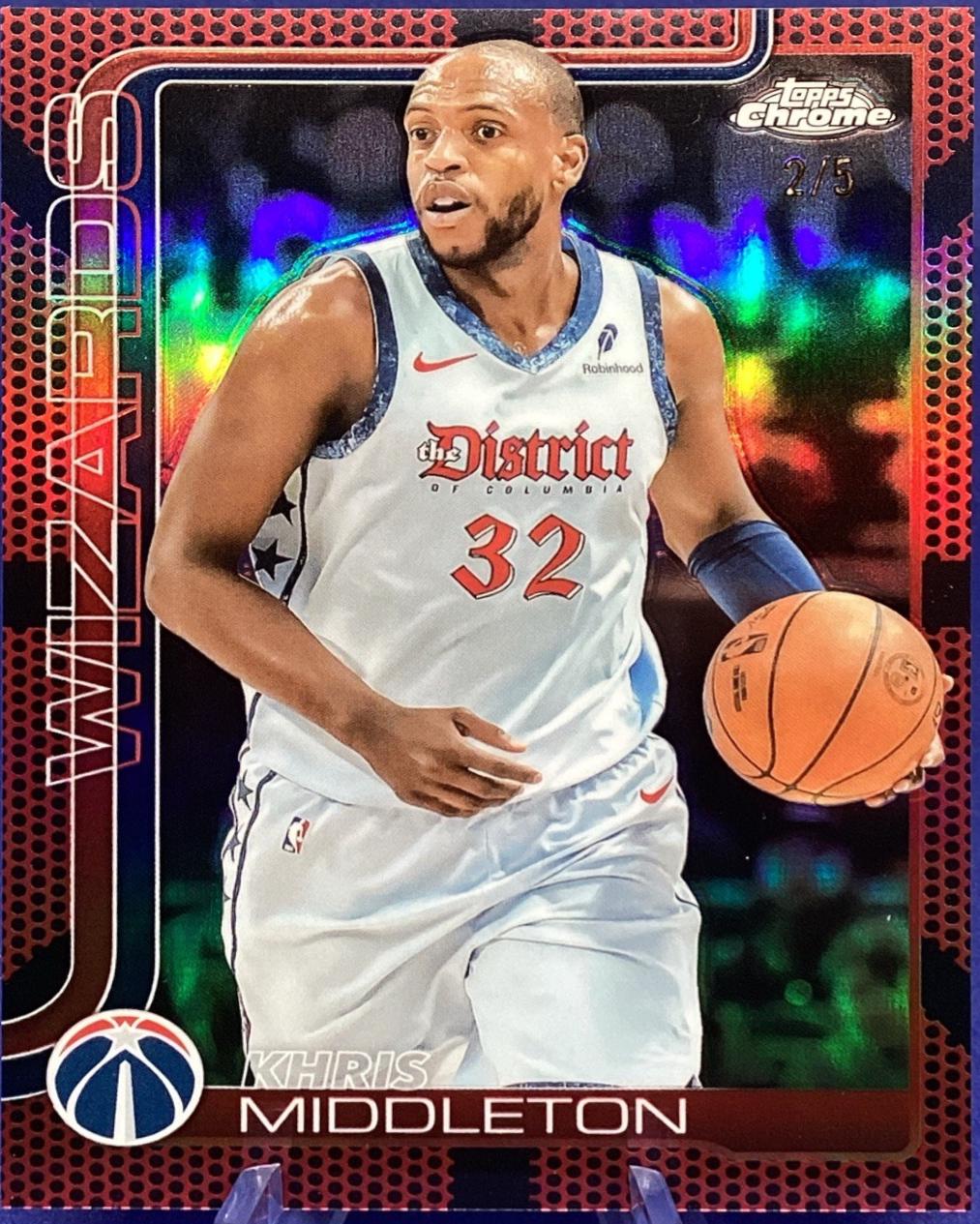 Khris Middleton [Red Basketball Refractor] #204