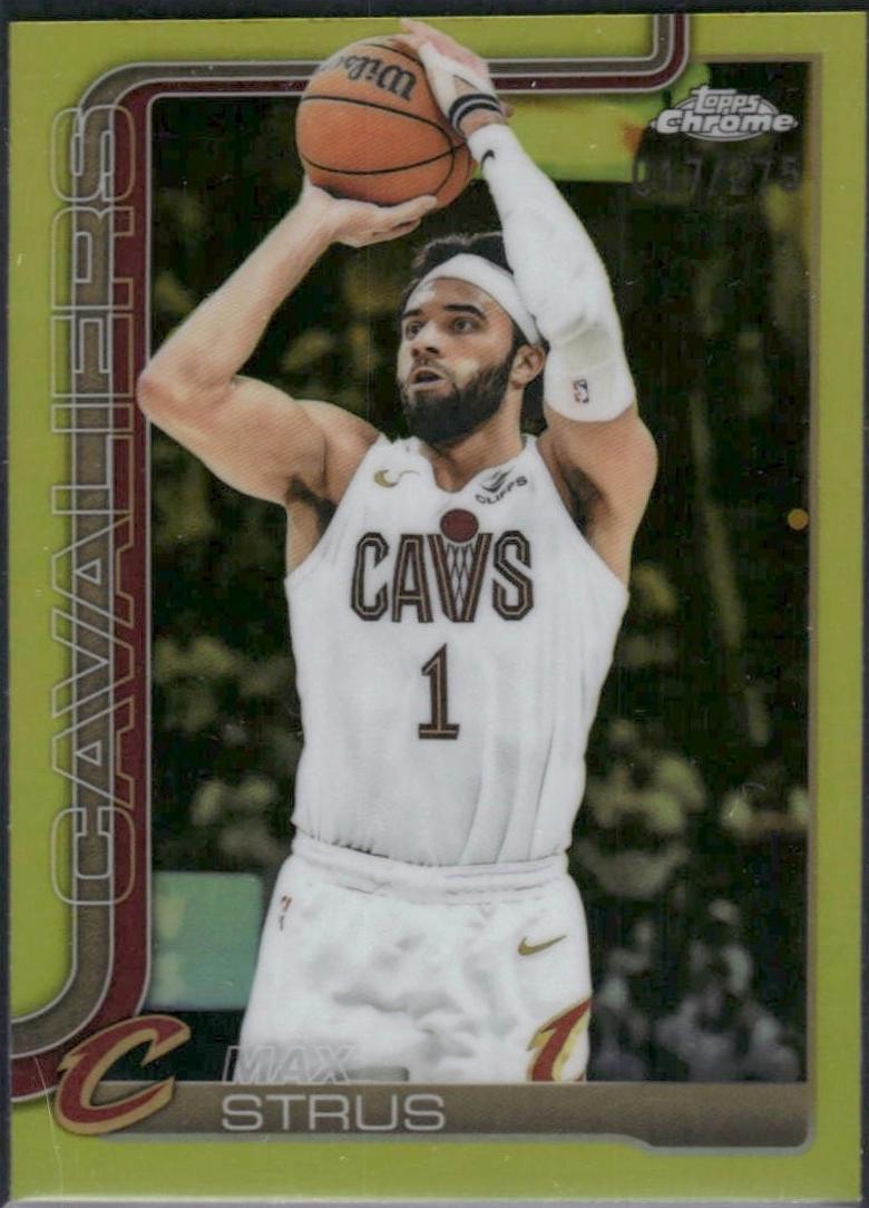 Max Strus [Yellow Basketball Refractor] #32
