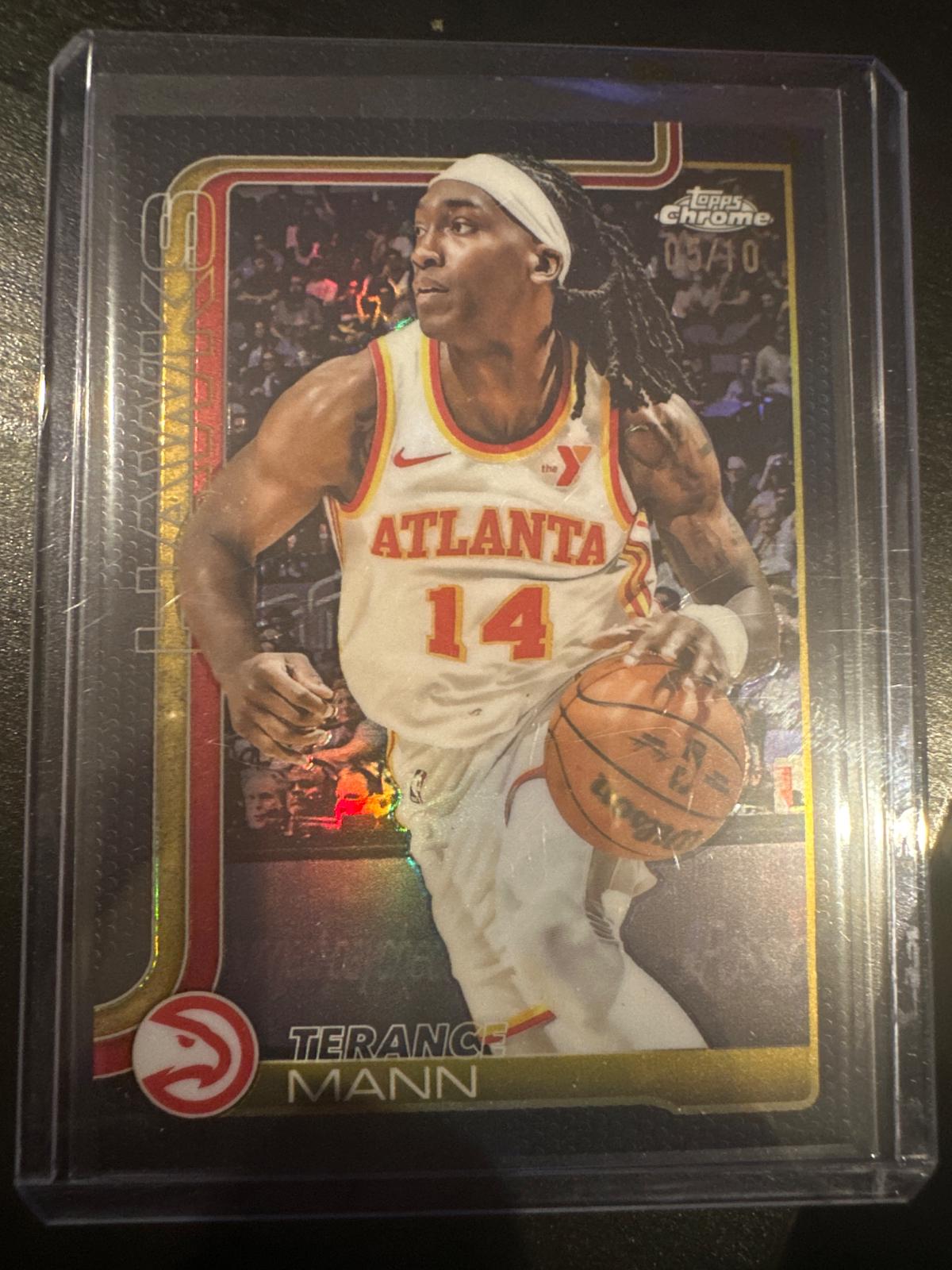 Terance Mann [Black Basketball Refractor] #9