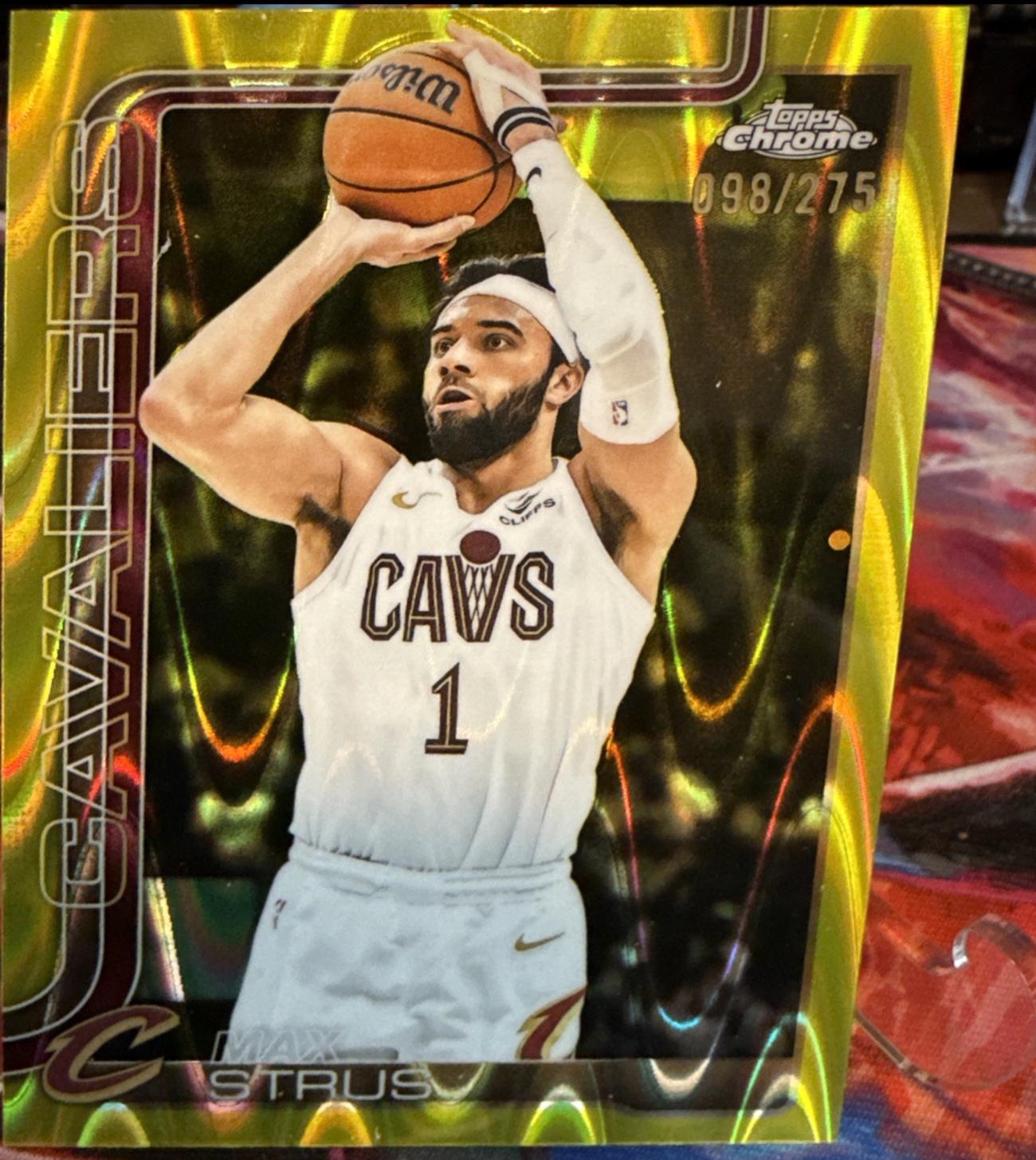 Max Strus [Gold Wave Refractor] #32