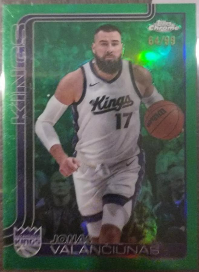 Jonas Valanciūnas [Green Basketball Refractor] #206