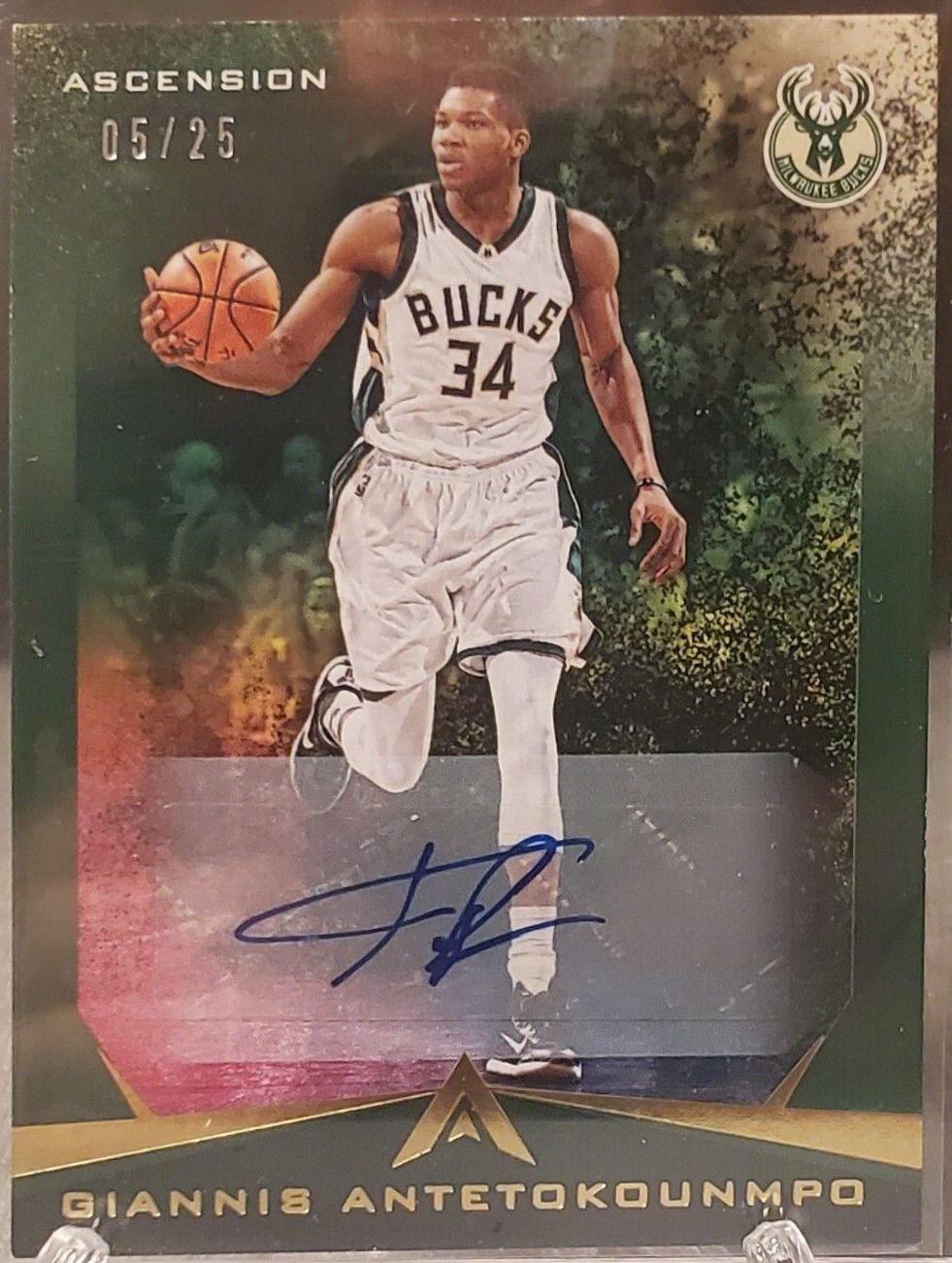 Giannis Antetokounmpo [Autograph Green] #1