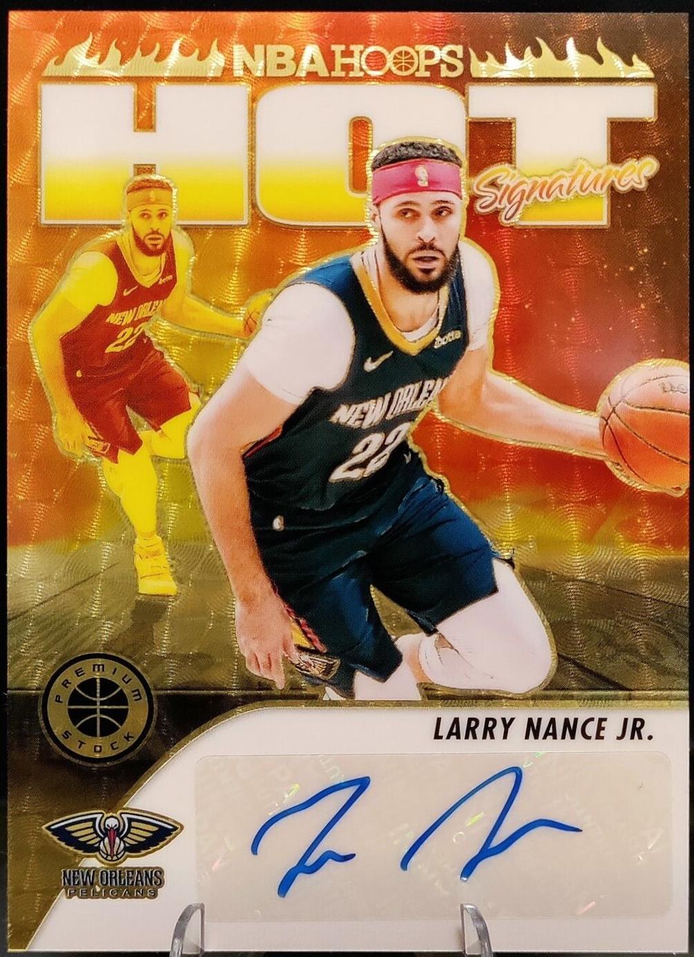 Larry Nance Jr. [Gold Vinyl Prizm] #22
