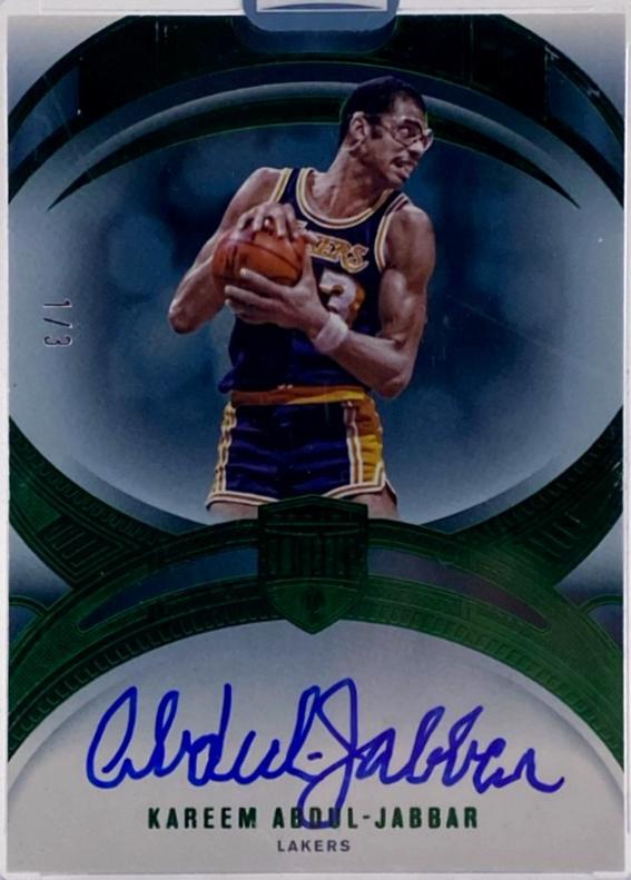 Kareem Abdul-Jabbar [Emerald Autograph] #19