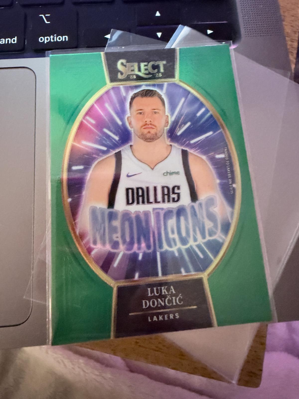 Luka Doncic [Green Prizm] #15