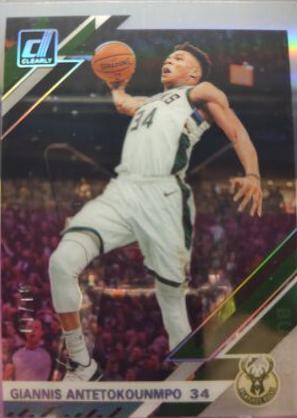 Giannis Antetokounmpo [Holo Silver] #25
