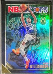 Giannis Antetokounmpo [Holo] #14