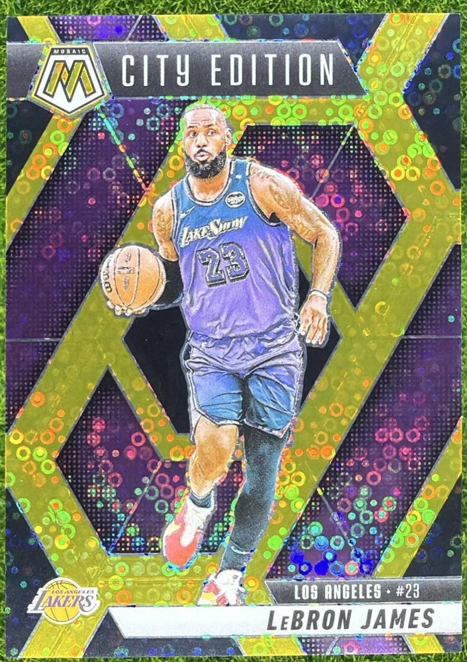 LeBron James [Fast Break Gold Black] #286