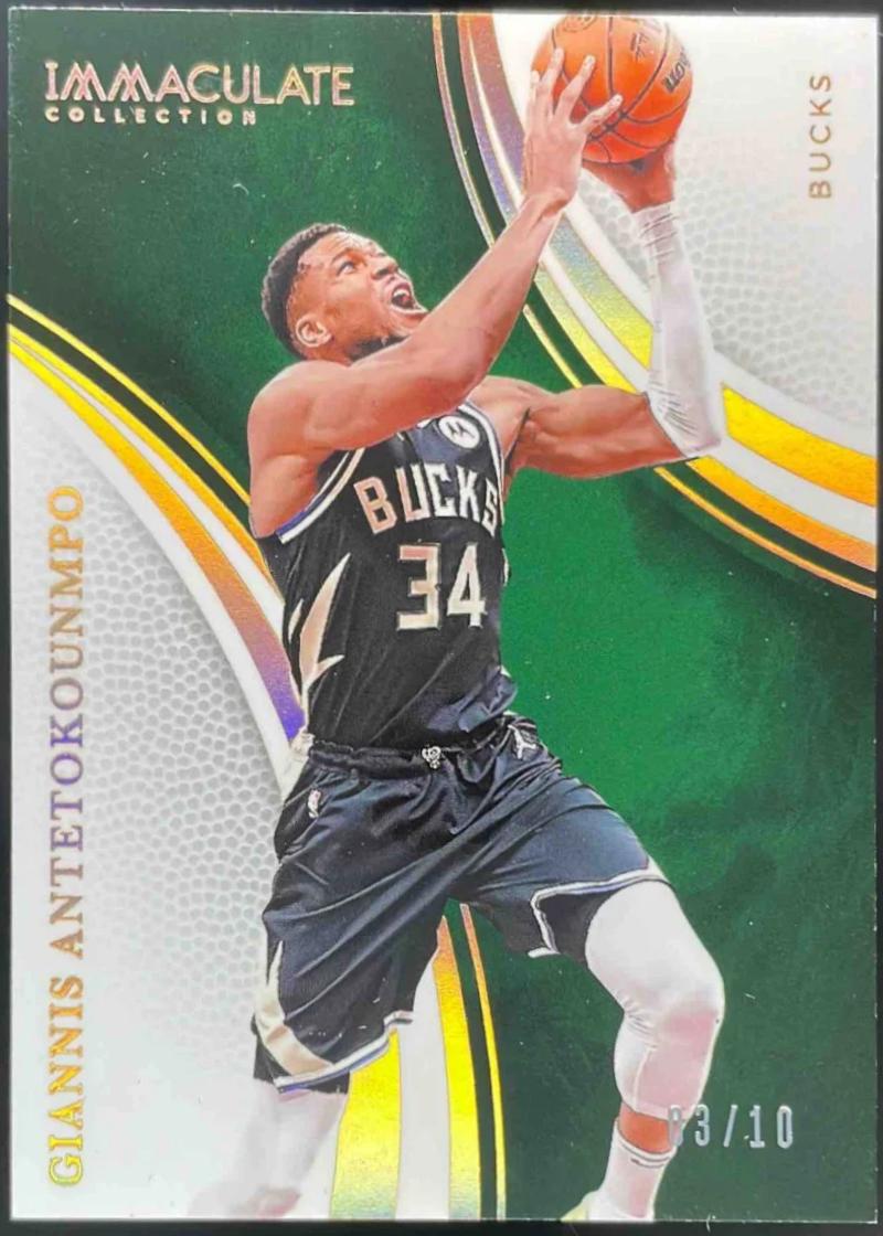 Giannis Antetokounmpo [Gold] #35