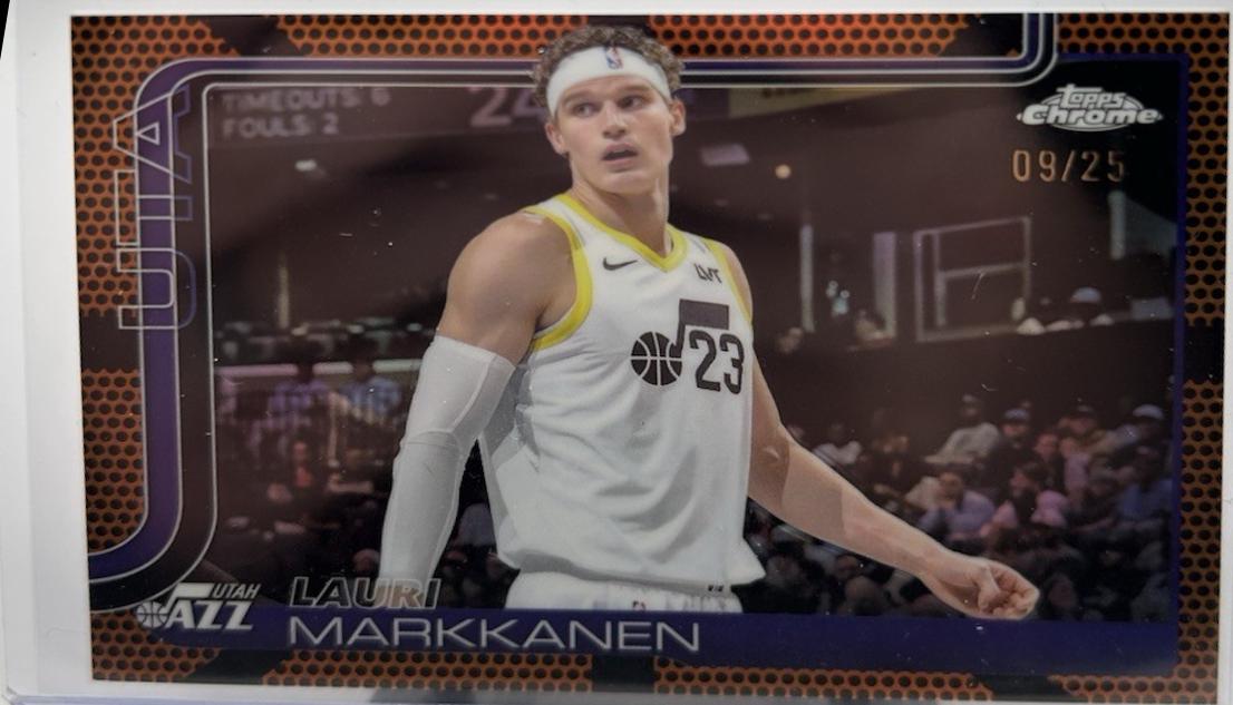 Lauri Markkanen [Orange Basketball Refractor] #238