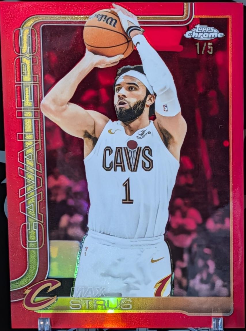 Max Strus [Red Basketball Refractor] #32