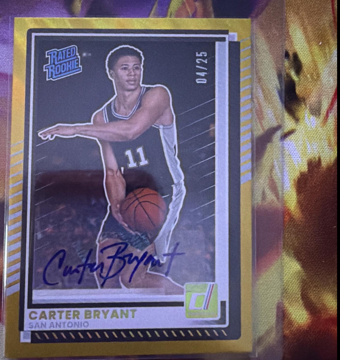 Carter Bryant [Gold Holo Optic Autograph] #8