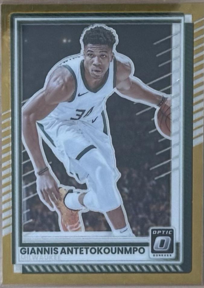 Giannis Antetokounmpo [FOTL Gold Optic] #106