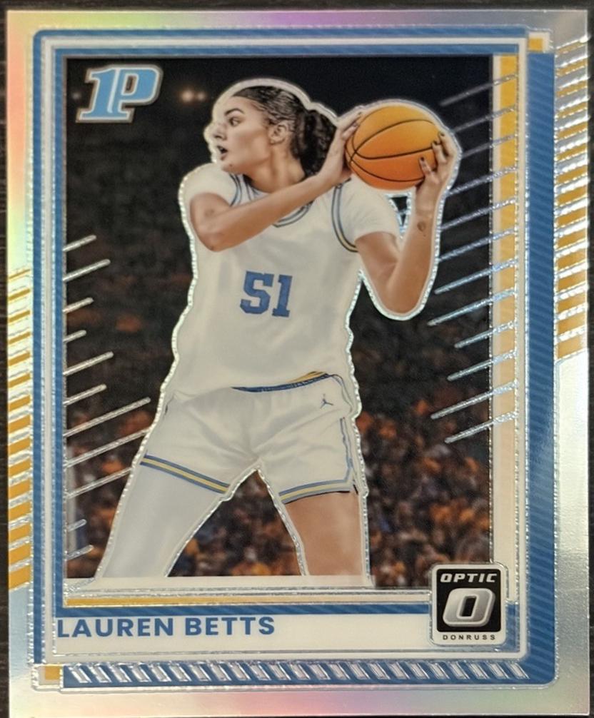 Lauren Betts [Holo Optic] #118