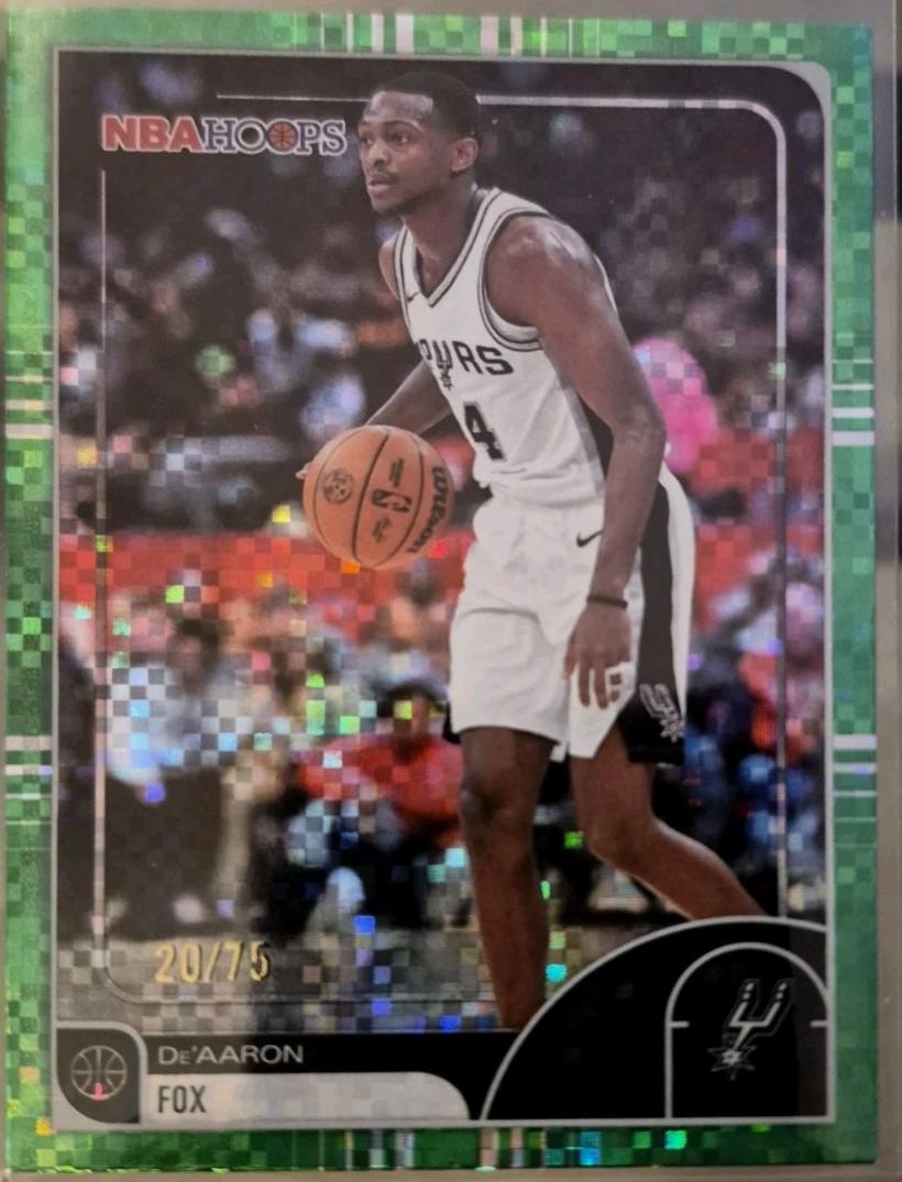 De'Aaron Fox [Light Burst Green] #18