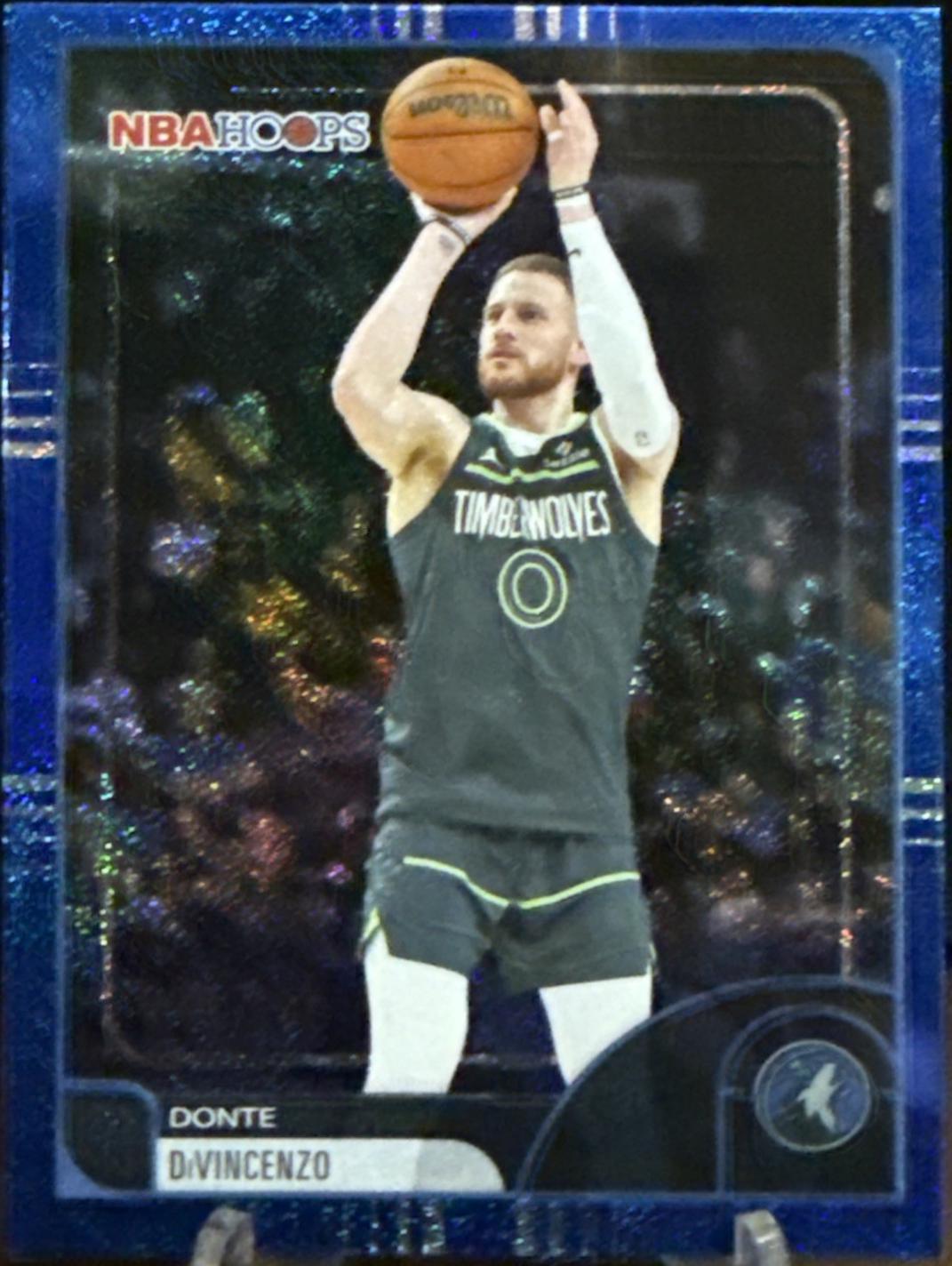 Donte DiVincenzo [Pixel Burst Blue] #41