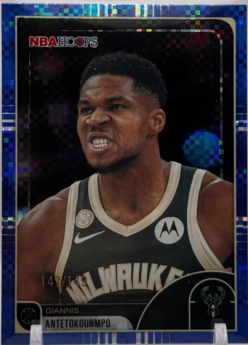 Giannis Antetokounmpo [Light Burst Blue] #165
